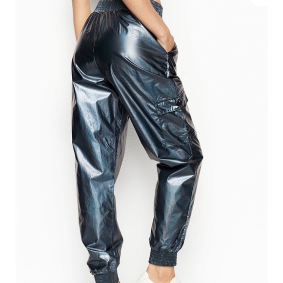 SALE🎉VICTORIA’S SECRET S M L JOGGERS METALLIC - Picture 1 of 2